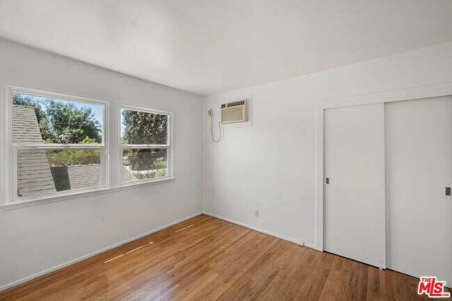 Building Photo - 2231 Laverna Ave