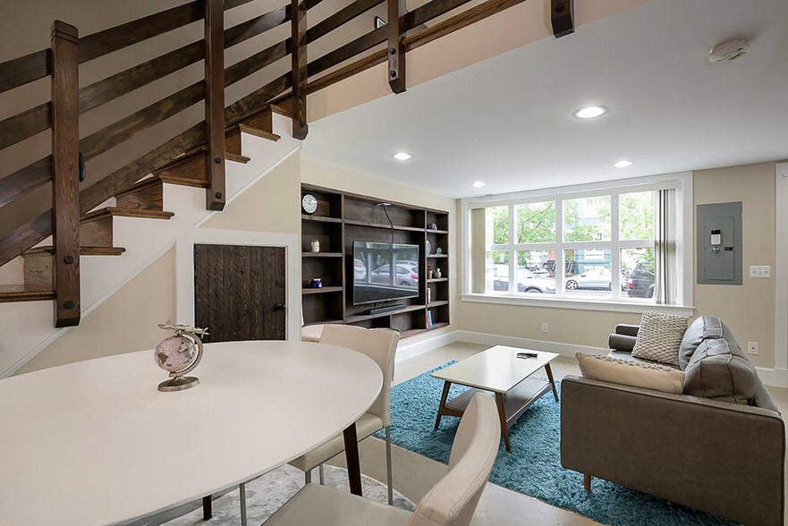 Building Photo - 717 F St NE