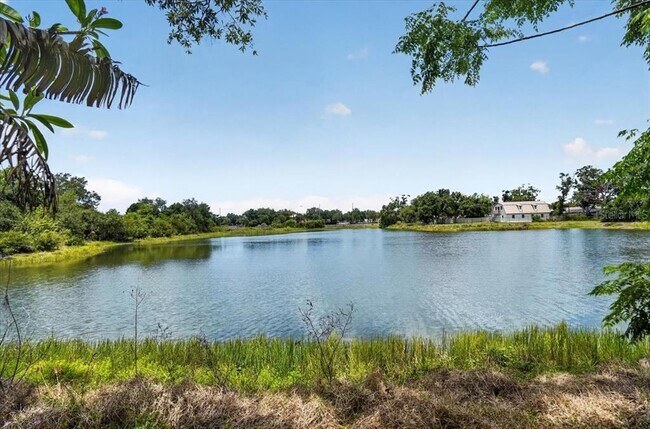 Building Photo - 4230 Shady Oaks Ct