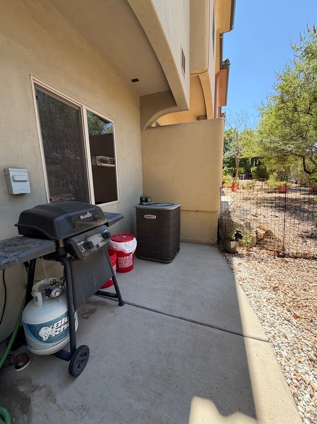 Building Photo - 2075 S Sir Monte Dr