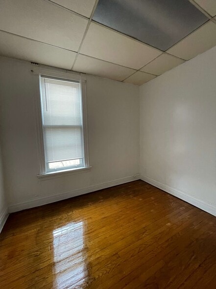 Building Photo - 7216 S Emerald Ave