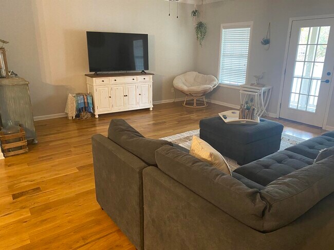 Building Photo - 500 Port Laz Ln