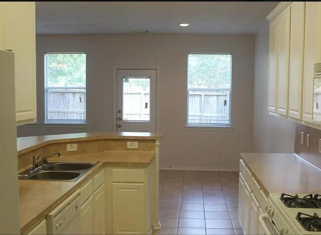 Building Photo - 13047 Peppergate Ln