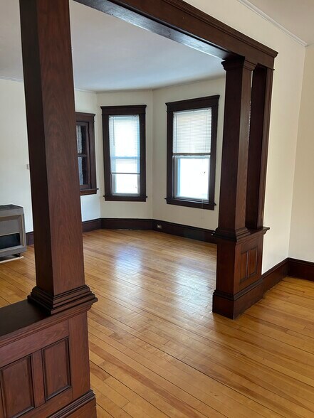 Primary Photo - 90 Lovell St
