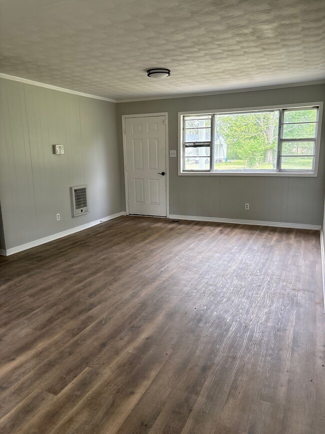 Building Photo - 137 Baker Ave