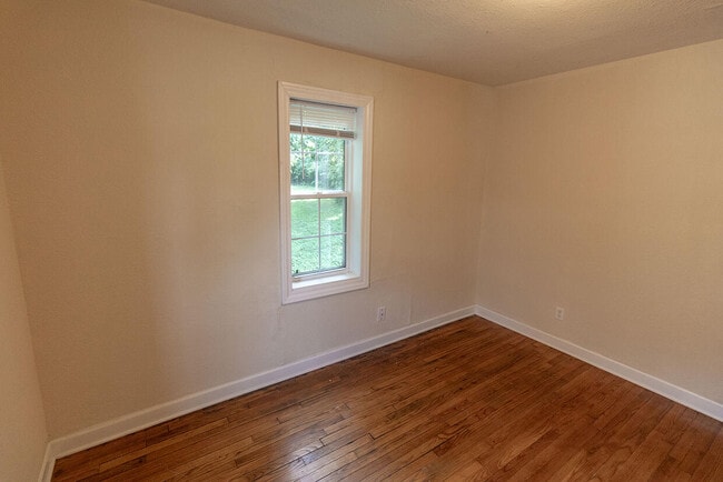 Building Photo - 306 W Worley St