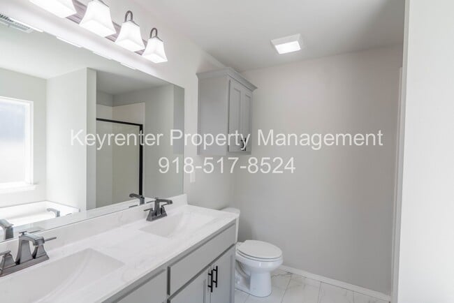 Building Photo - 3 Bed | 2 Bath in Broken Arrow!
