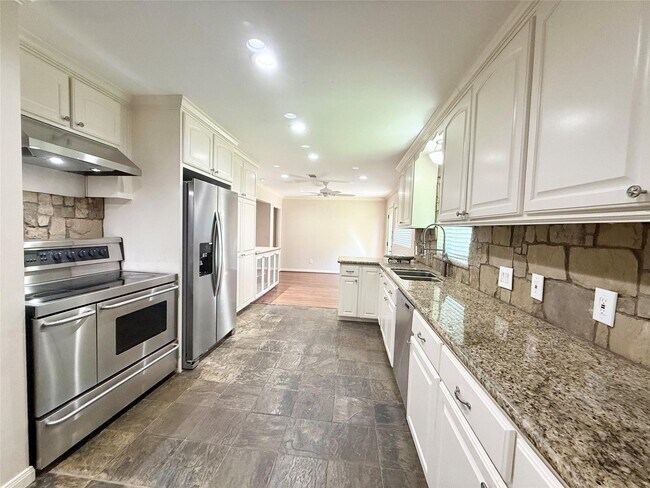 Building Photo - 5545 Pagewood Ln