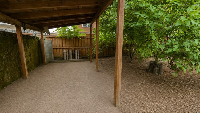 Building Photo - Corvallis Duplex