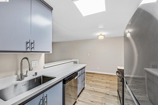 Building Photo - 66 Fairmount Ave