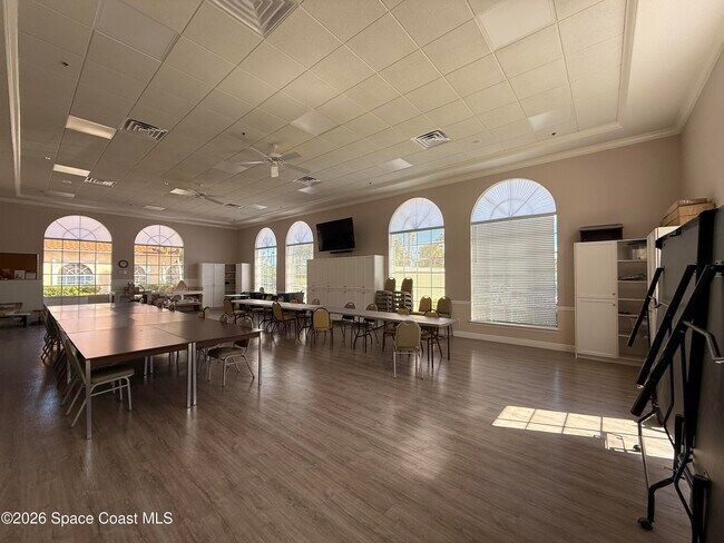 Building Photo - 633 NW Whitfield Way