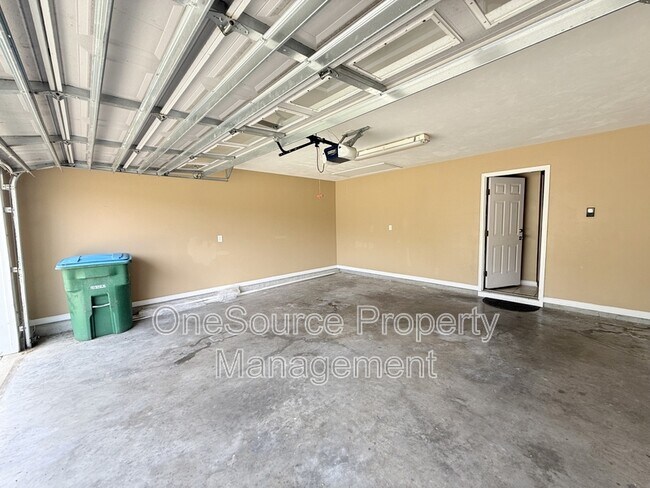 Building Photo - 111 N Charles Willis Dr