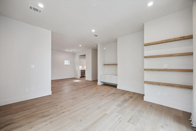 Building Photo - 3512 Mt Vernon St