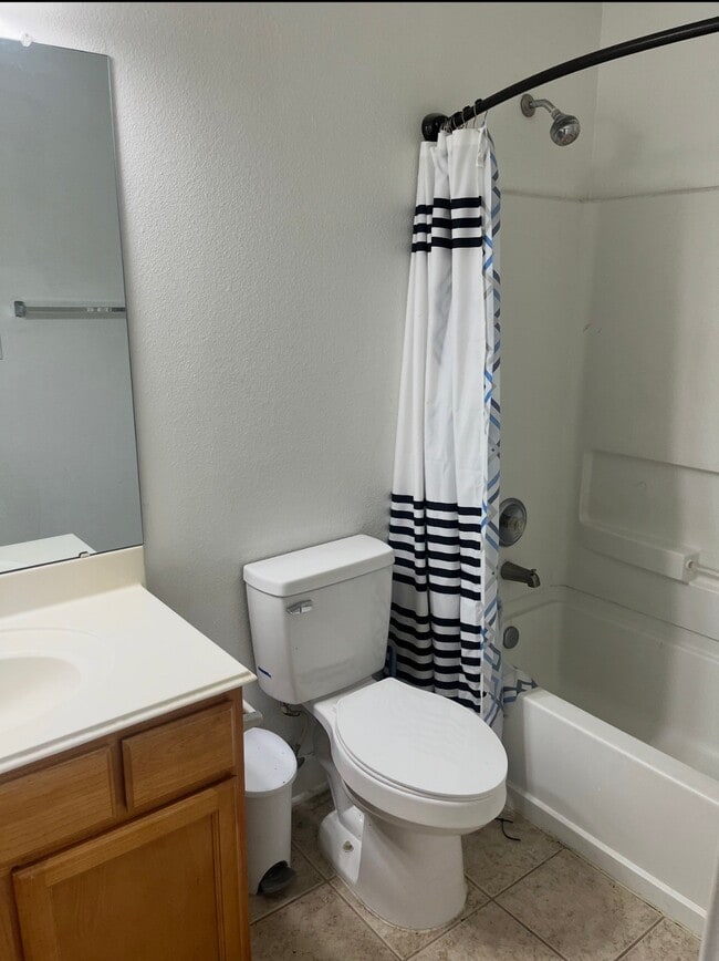 Building Photo - 809 Dragonfly Dr