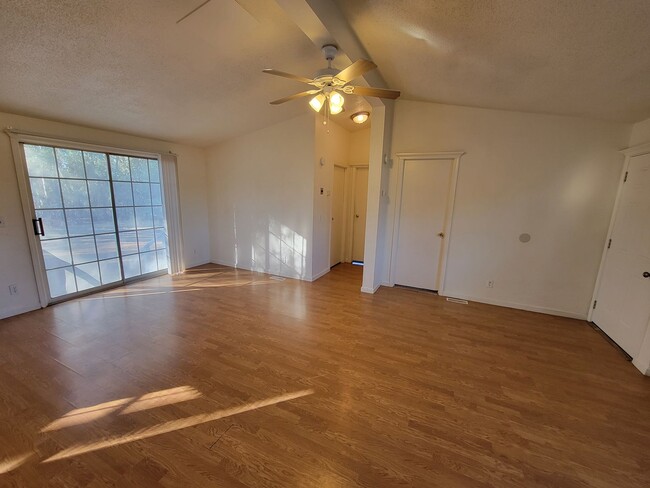 Building Photo - 3 Bedroom 2 Bath Manufactured Home in the ...