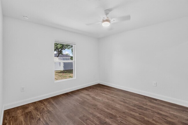 Building Photo - 2435 5th St NE