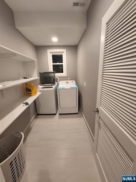 Building Photo - 229 E 24th St