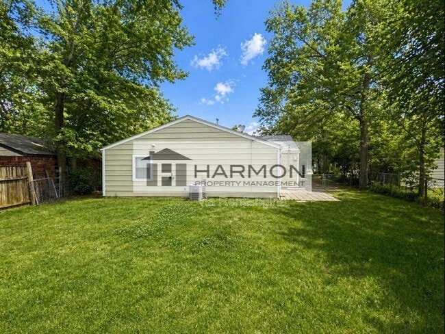 Building Photo - 6458 NW Parkview St