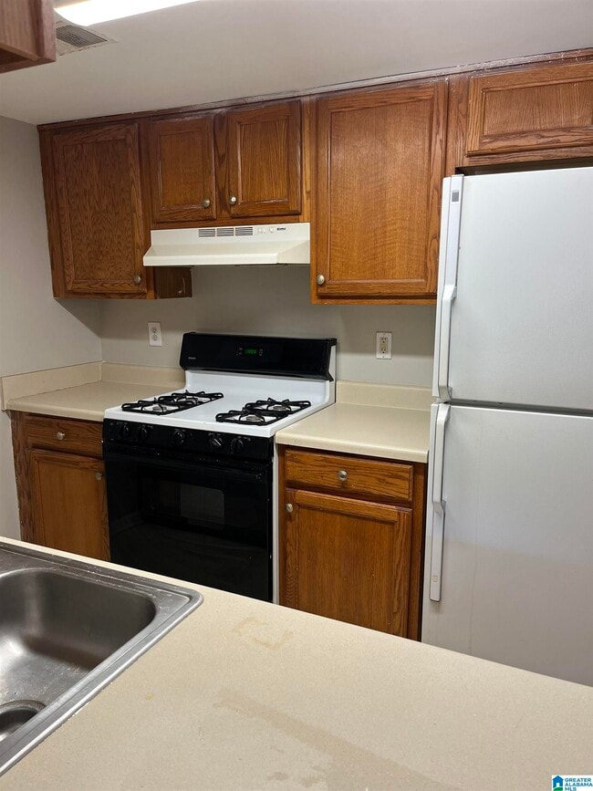 Building Photo - 5040 Cheshire Ct