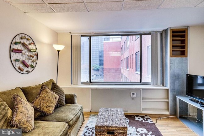 Building Photo - 1111 Arlington Blvd