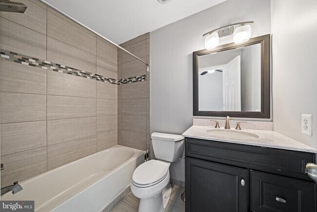 Building Photo - 18613 Village Fountain Dr