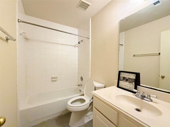 Building Photo - 20423 White Poplar Dr