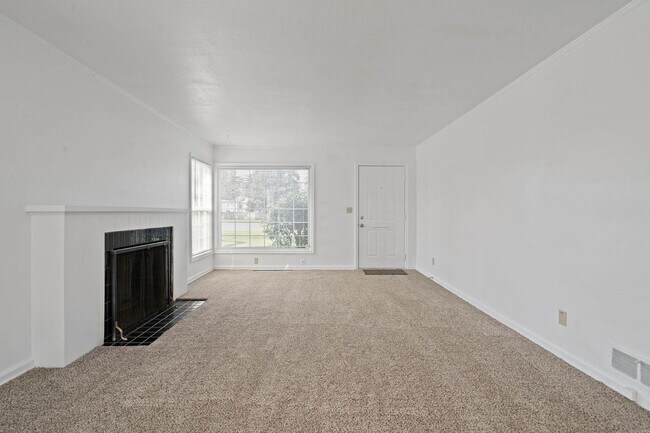 Building Photo - Impeccably maintained vintage 1-bdrm/1-bath corner unit in 4-plex. Lots of light, private basemen...