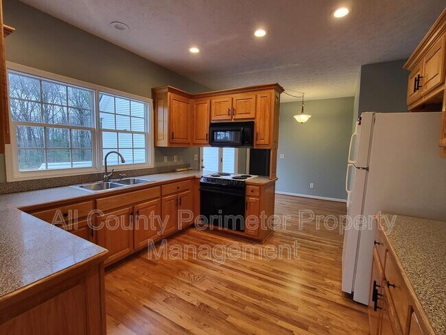 Building Photo - 653 Glenn Gee Rd