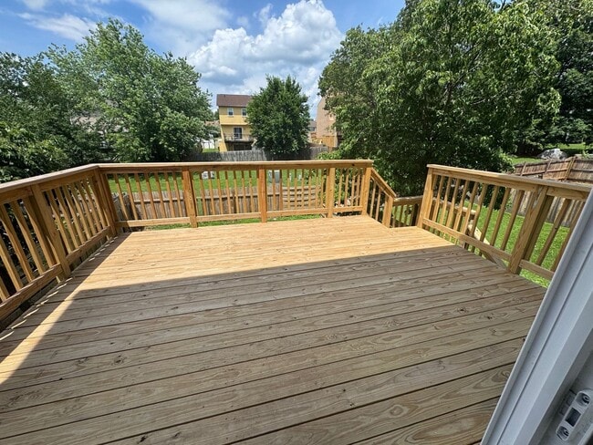 Building Photo - Renovated Townhouse with Fenced Yard