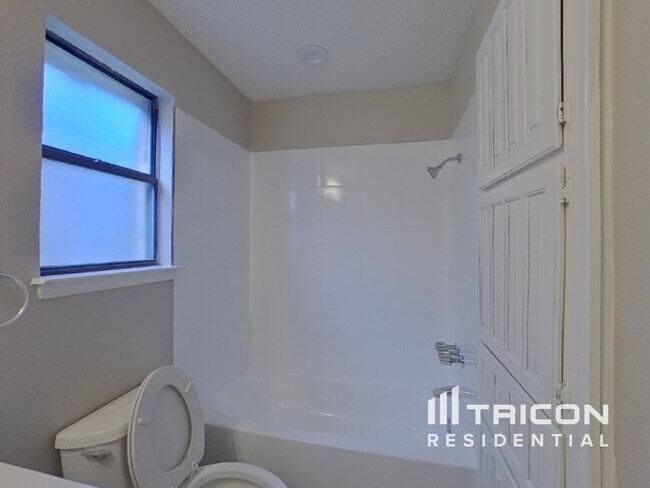 Building Photo - 4708 N Prairieview Ct