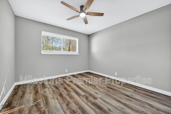 Building Photo - 3014 Jennifer Ave