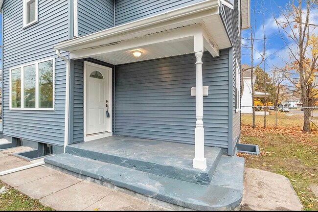 Building Photo - 1029 Sherman Ave