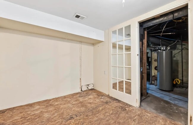 Building Photo - 2051 Thompson Ave