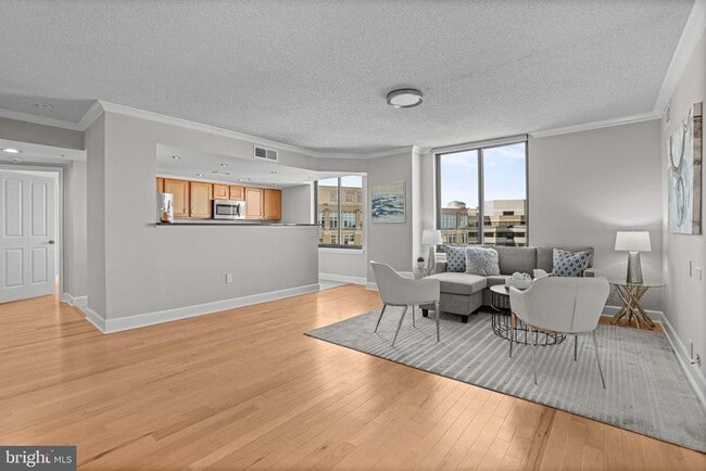 Building Photo - 1220 N Fillmore St