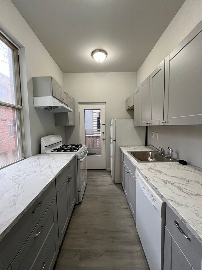 Building Photo - 438 Gaskill St