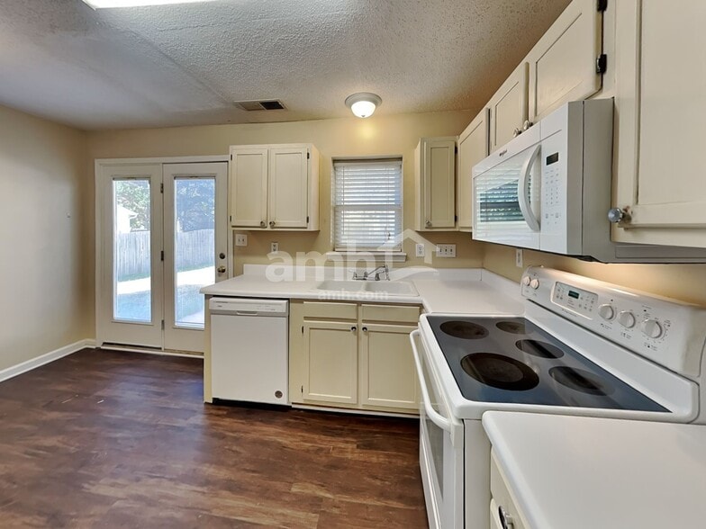 Building Photo - 7410 Henderson Park Rd