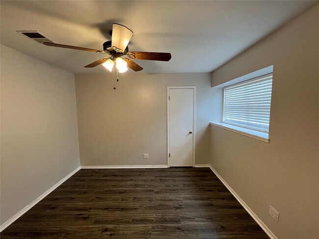 Building Photo - 214 Shenandoah Dr
