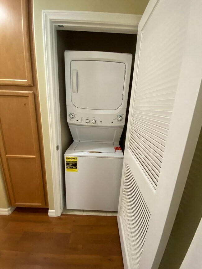 Building Photo - m583 - Wyatt