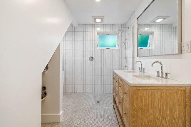 Building Photo - Sun-Filled Furnished Sausalito Home with Sweeping Bay Views