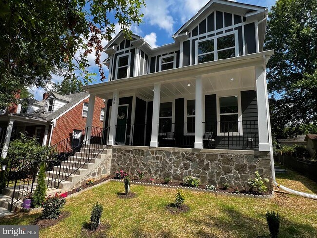Building Photo - 920 Brompton St