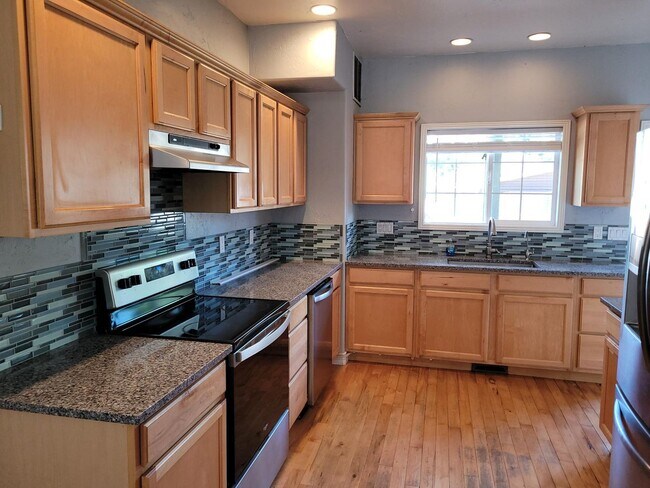 Building Photo - Home Near Downtown Boise!