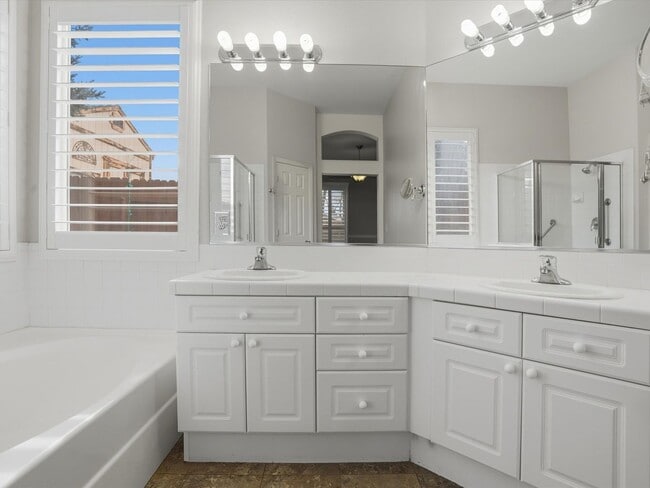 Building Photo - Spanish Springs Dream