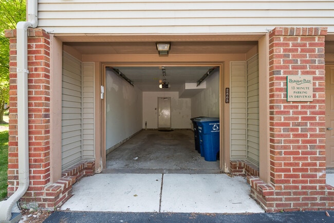 Building Photo - 2865 Barclay Wy