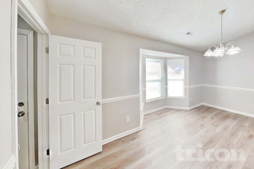 Building Photo - 2104 David Earl Dr