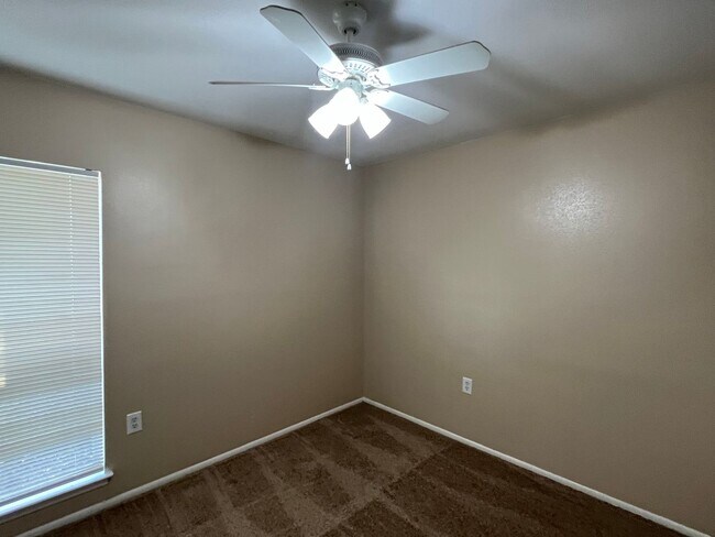 Building Photo - 103 Meadow Way