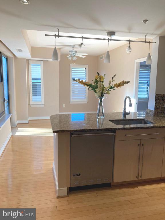 Building Photo - 7710 Woodmont Ave