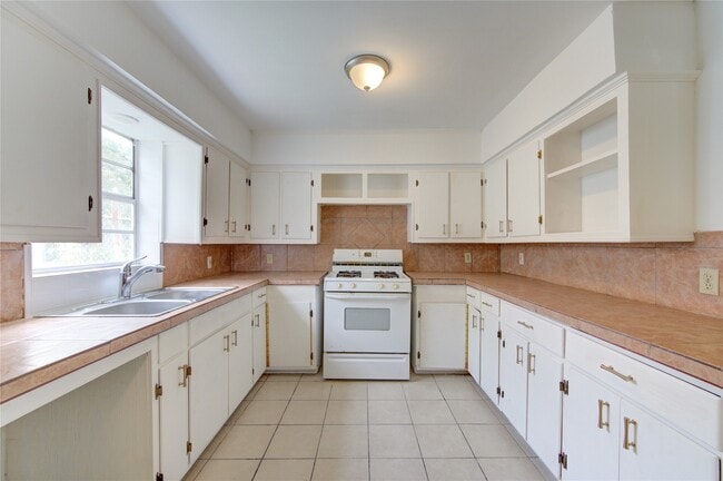 Building Photo - 10717 Pillot St