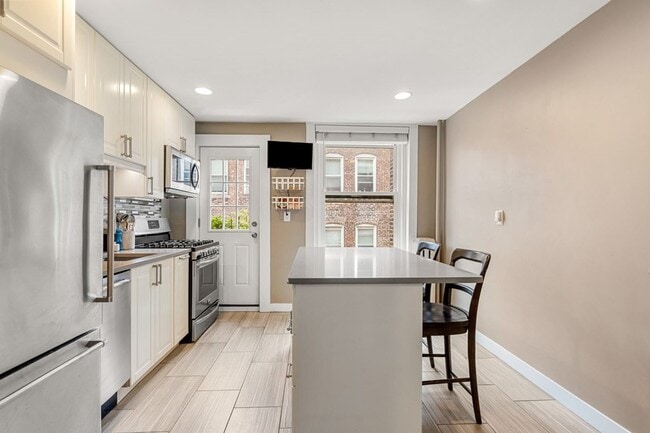 Building Photo - 376 Riverway