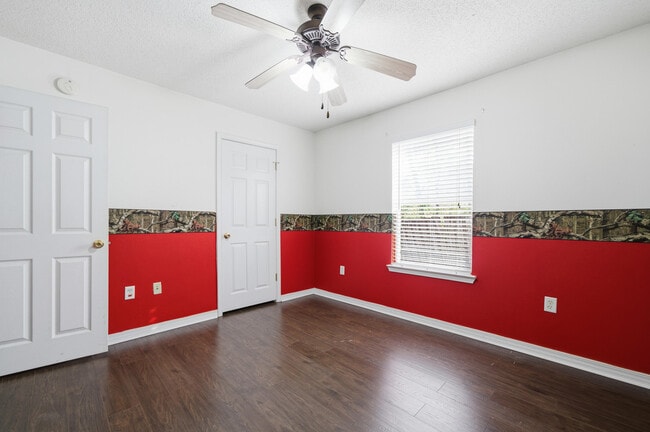 Building Photo - 2490 Pepper Dr