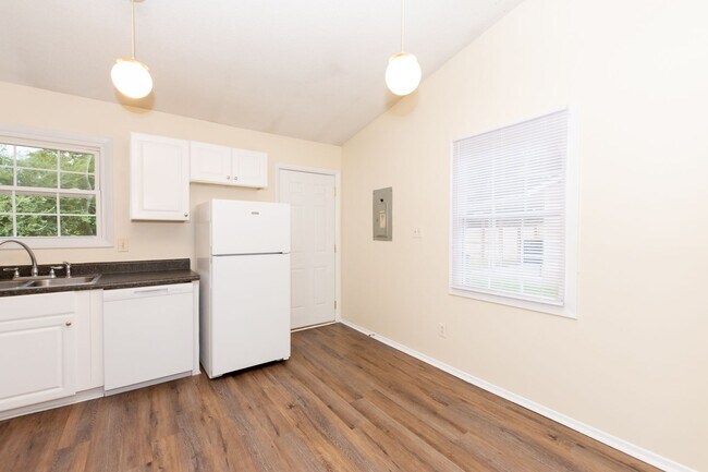 Building Photo - 139 Village Cir